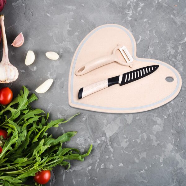 7100 Heart Shape Chopping Board With Knife & Peeler